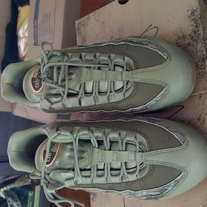 Nile Airmax sneakers